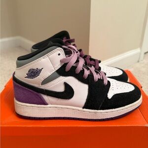 Jordan Mid SE Sneakers Black White Purple
